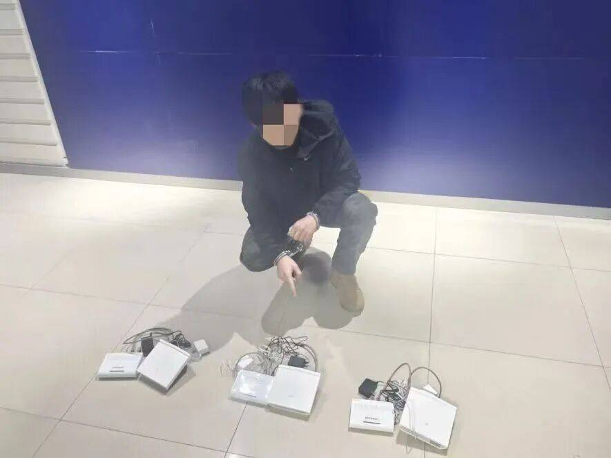 太可怕<strong></p>
<p>同花顺炒股票</strong>!呼和浩特一酒店客房内惊现“神秘”白色可疑设备!竟然是…