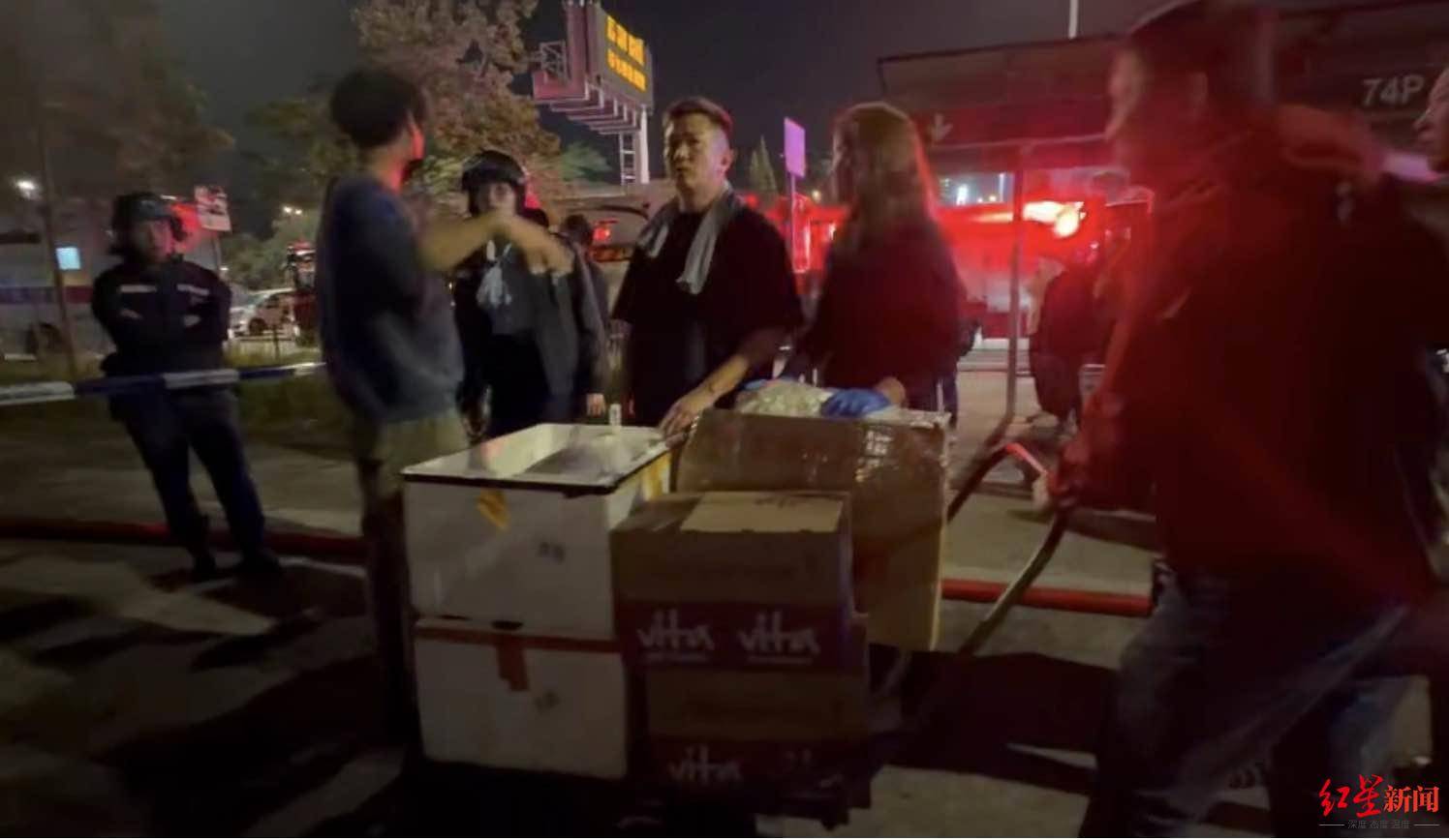 红星新闻实探香港宏福苑大火现场:警员称第一次遇到这么大火<strong></p>
<p>同花顺炒股票</strong>,餐厅老板自发为救援人员送餐