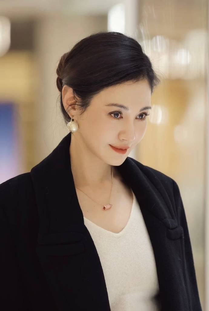 考古|杨雪女儿为妈妈拍站姐图<strong></p>
<p>同花顺炒股票</strong>,颜值重现“江玉燕”,最美反派还是个宝藏女神!