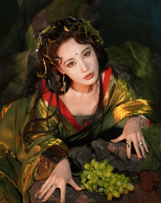 考古|杨雪女儿为妈妈拍站姐图<strong></p>
<p>同花顺炒股票</strong>,颜值重现“江玉燕”,最美反派还是个宝藏女神!