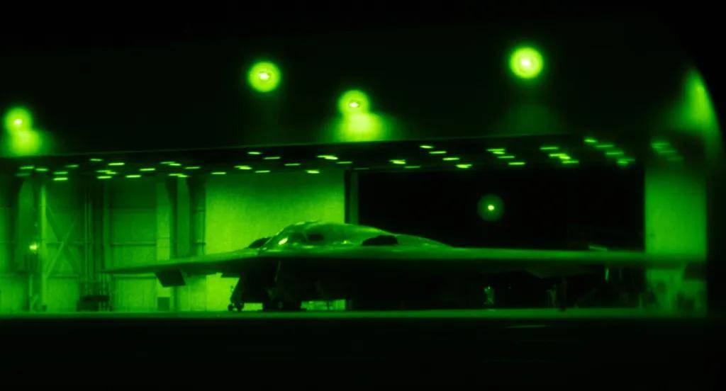 美媒:想让B-21深入中俄腹地<strong></p>
<p>铜陵有色股票</strong>,自由出入肆意轰炸,100架远远不够