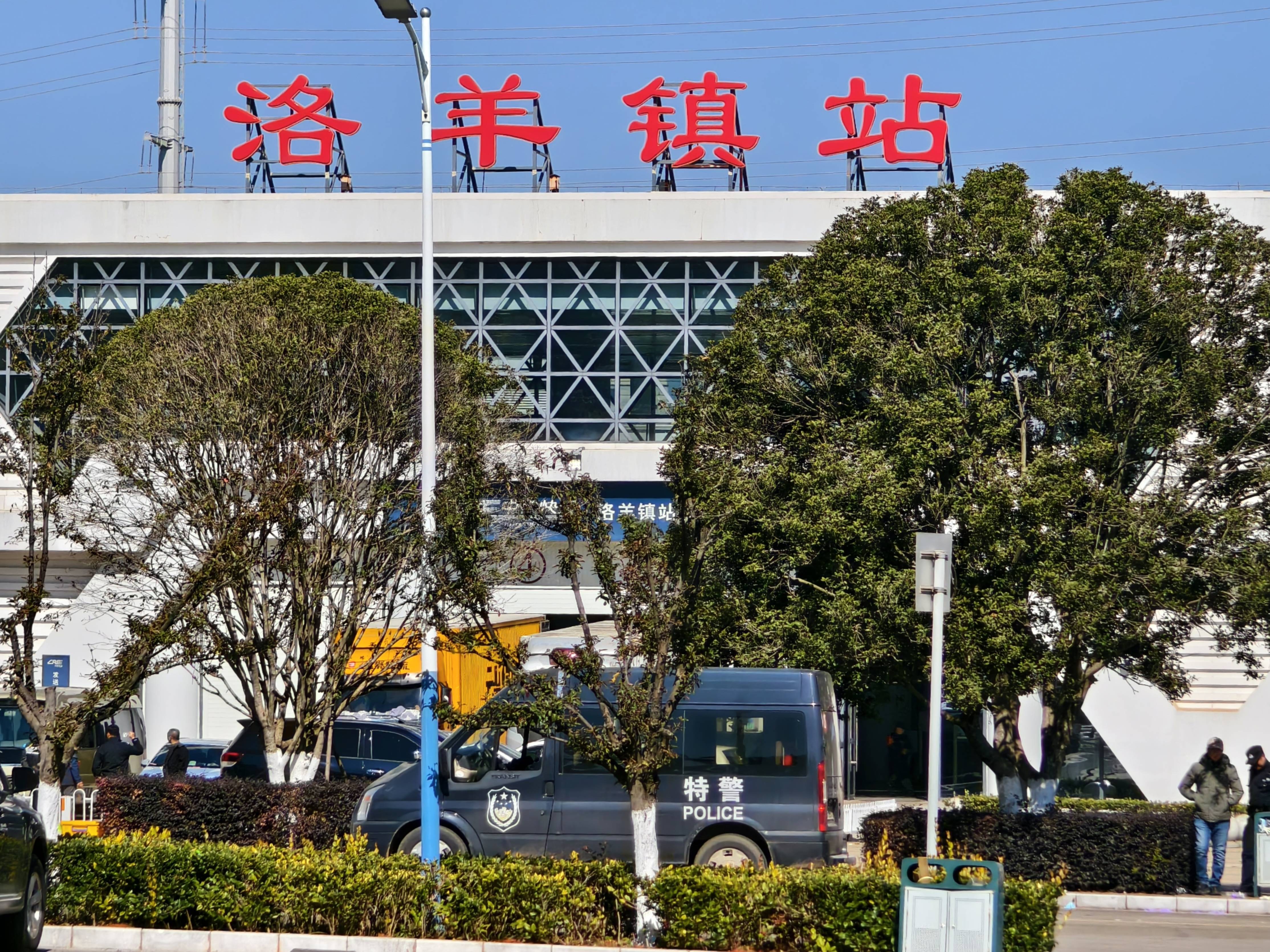 昆明发生试验列车撞施工作业人员事故<strong></p>
<p>铜陵有色股票</strong>,开屏新闻记者探访现场