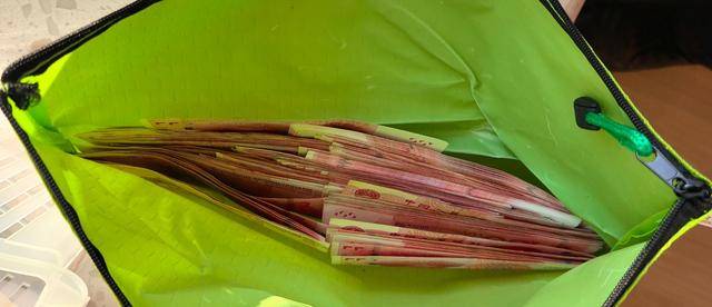 房子要卖了<strong></p>
<p>沃尔核材股票</strong>，两万多现金和珍贵邮票却落在里面，还好有他