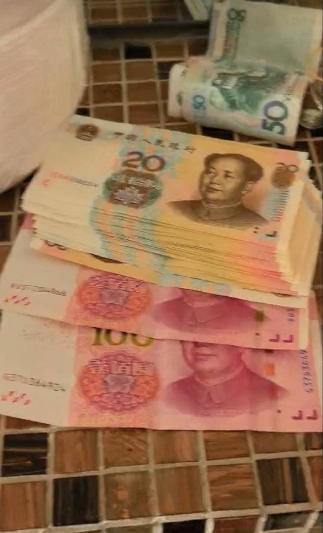 房子要卖了<strong></p>
<p>沃尔核材股票</strong>，两万多现金和珍贵邮票却落在里面，还好有他