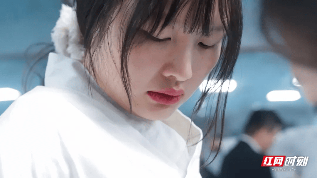 汶川地震被救起的女孩<strong></p>
<p>舍得股票</strong>,17年后和救她的军人结婚了