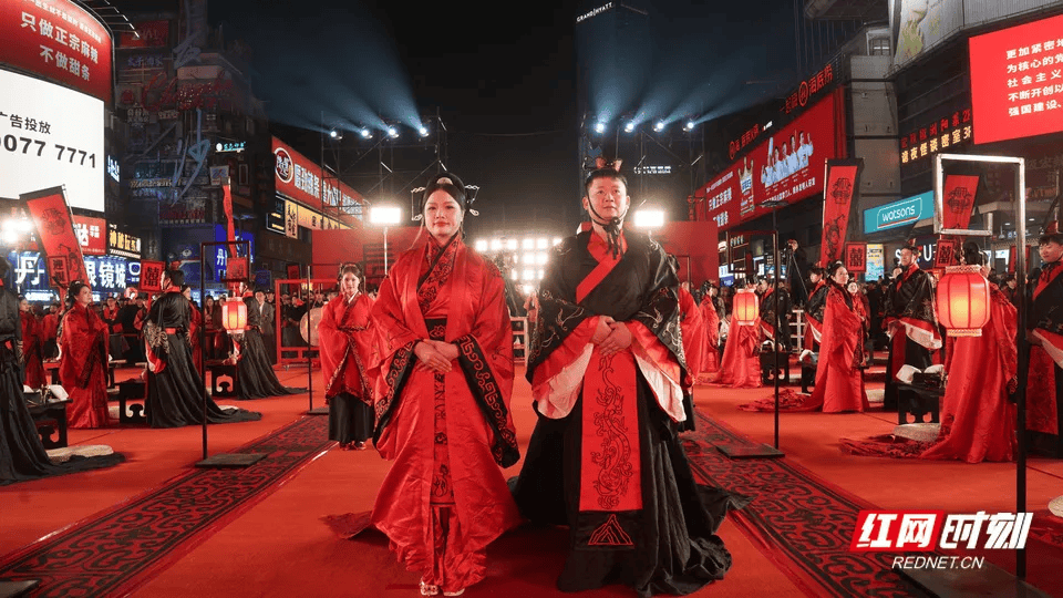 汶川地震被救起的女孩<strong></p>
<p>舍得股票</strong>,17年后和救她的军人结婚了