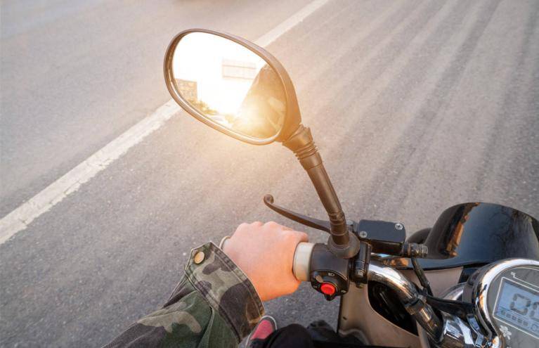 交付8万辆却蒸发5000亿市值<strong></p>
<p>舍得股票</strong>,雷军“抄底”小米能否对抗空头?