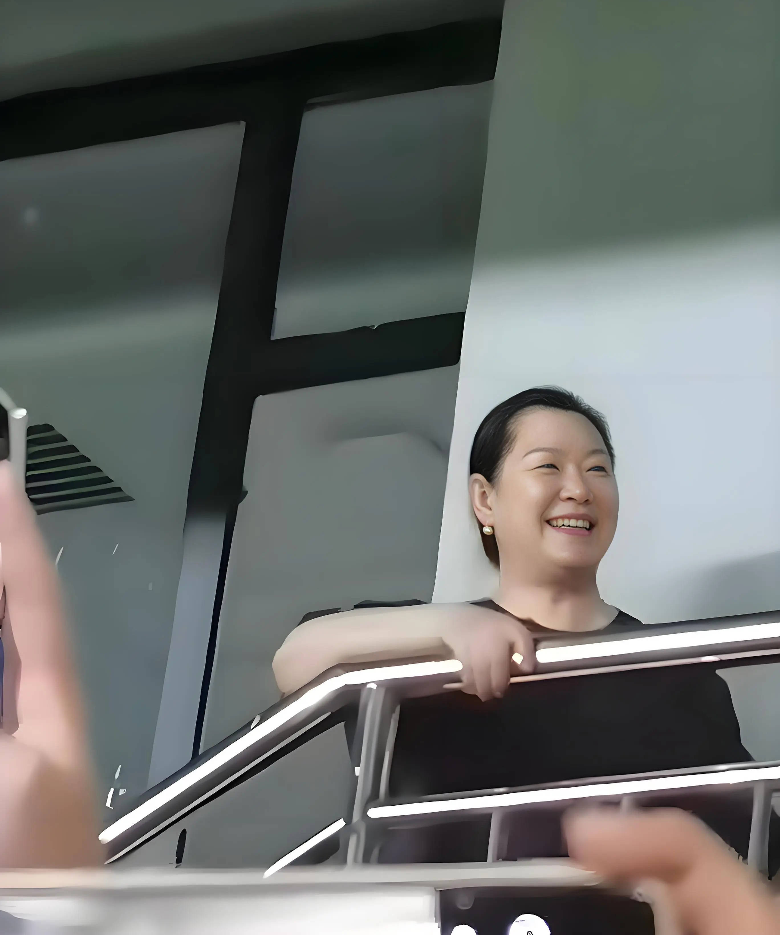 考古 | 赵本山妻子罕见公开现身<strong></p>
<p>舍得股票</strong>,气质优雅五官美艳,俩人爱情太感人!