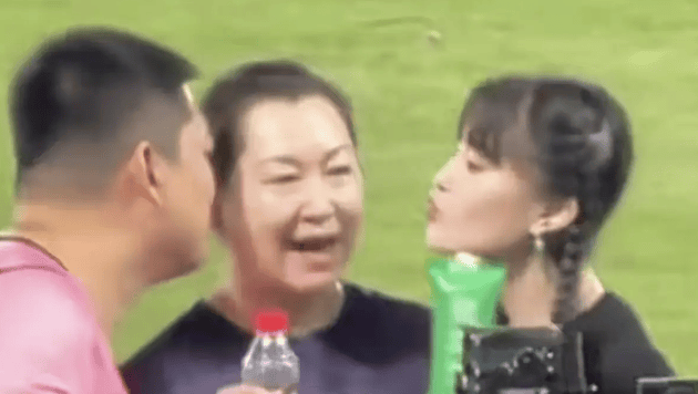 考古 | 赵本山妻子罕见公开现身<strong></p>
<p>舍得股票</strong>,气质优雅五官美艳,俩人爱情太感人!