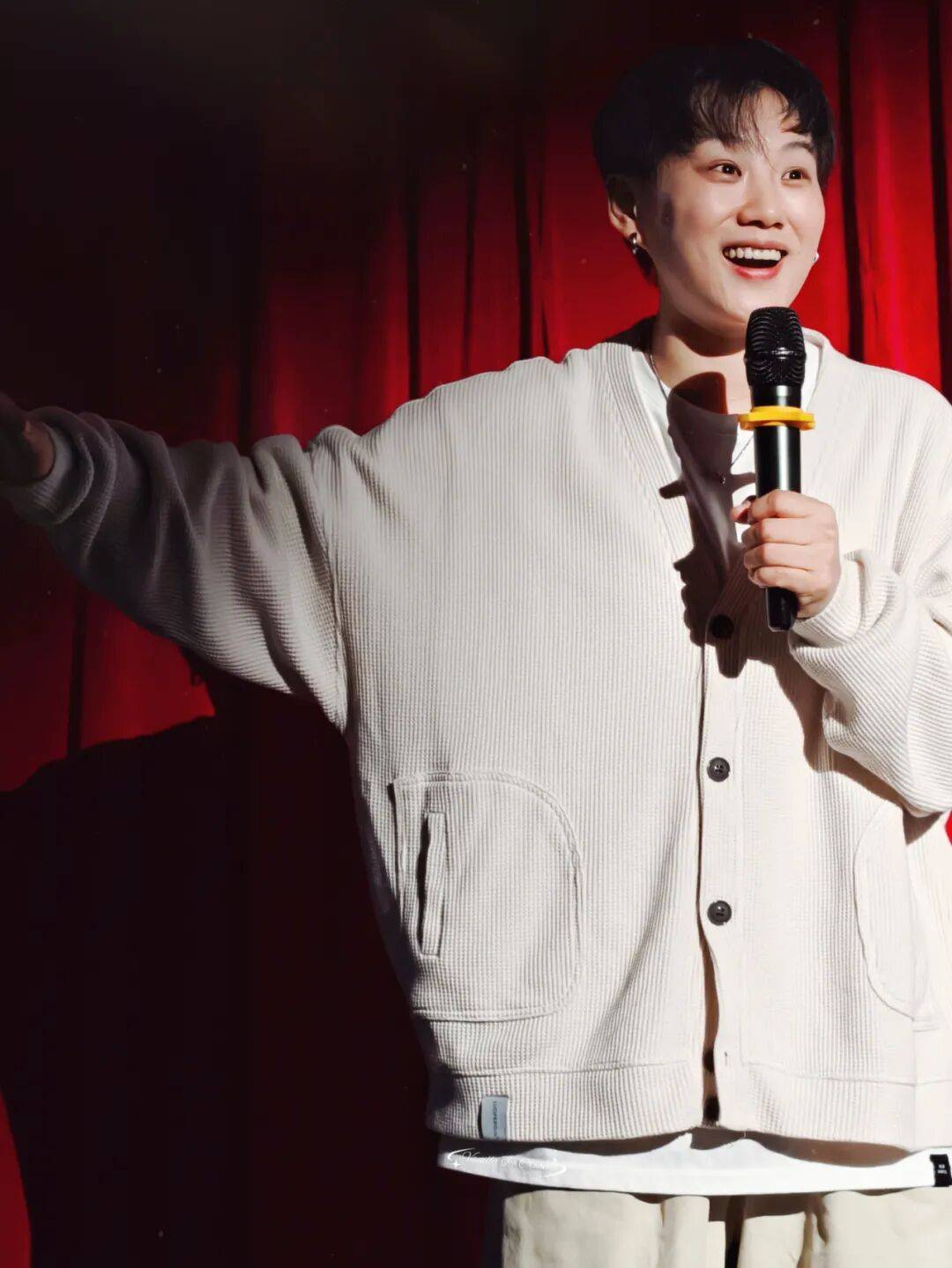 20年前落选的“东北超女”<strong></p>
<p>第一创业股票</strong>,用黑历史段子杀回来了