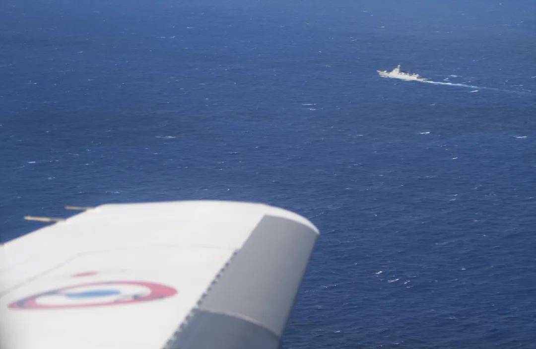 中国海军<strong></p>
<p>第一创业股票</strong>!南下!中国075“海南”舰率大舰队路过菲律宾海