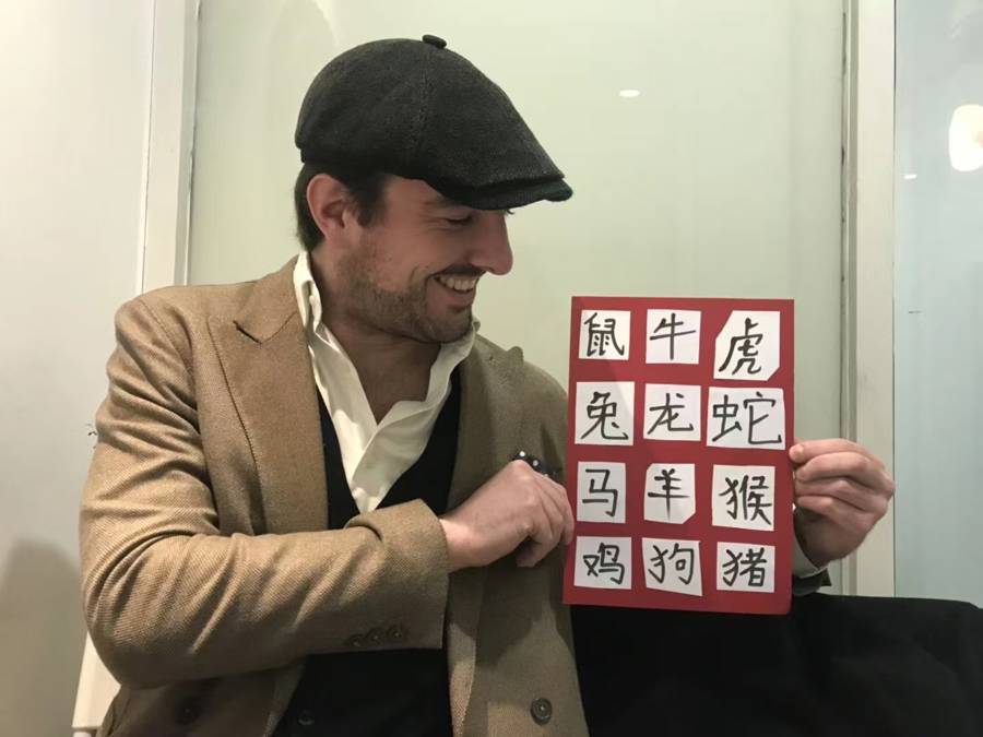 法国人在上海开店<strong></p>
<p>两面针股票</strong>,只卖白色衣服竟然火了丨上海滩上洋掌柜