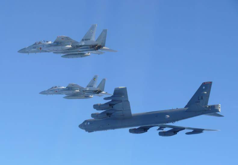 美轰炸机来了，不许中国改变现状？遇上歼16，将重现猎火鸡名场面