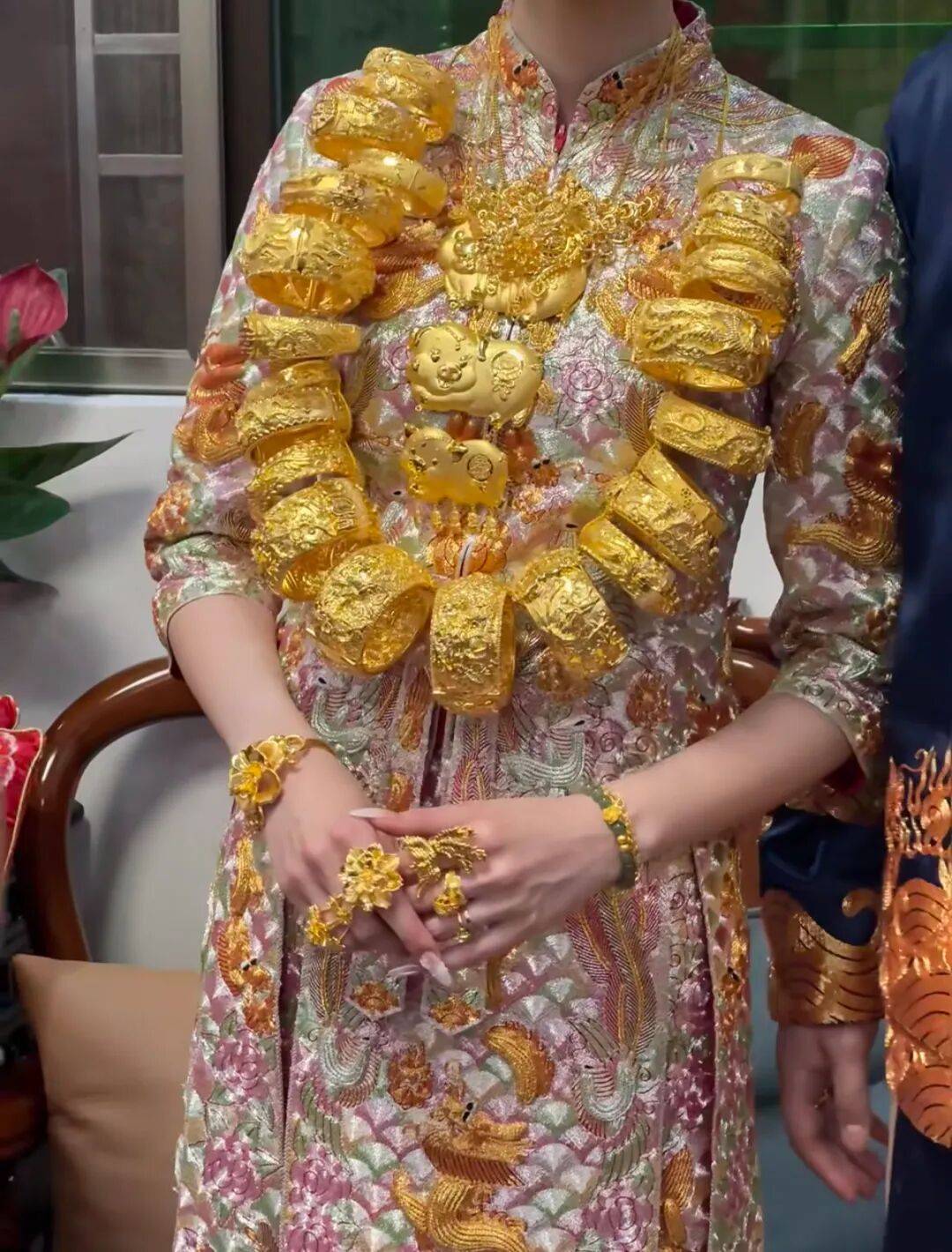 潮汕老板卖0.1克黄金<strong></p>
<p>三六零股票</strong>,今年已进账62亿