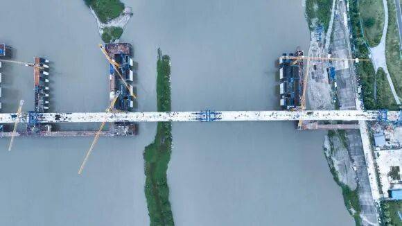 “破界”成都:两千万常住人口脚下的轨道新路