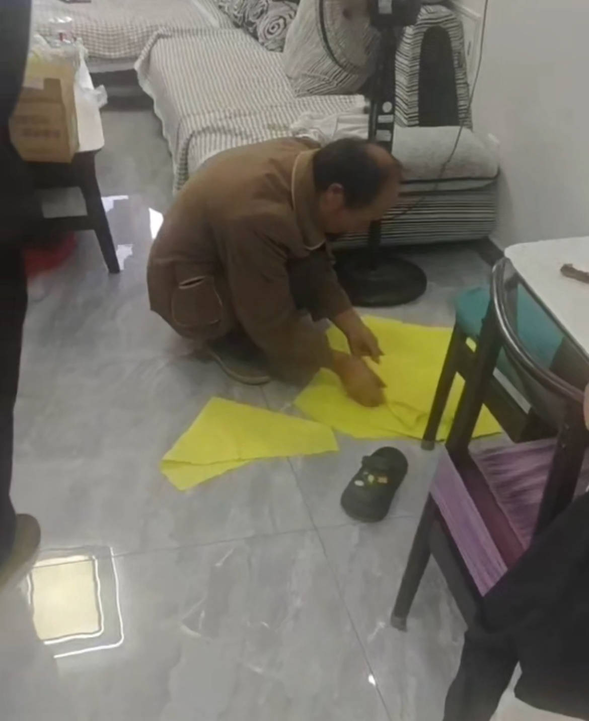 疑因离婚多年的前妻订婚<strong></p>
<p>海南航空股票</strong>，临沂一男子上门将其杀害，死者家属：检方已提起公诉