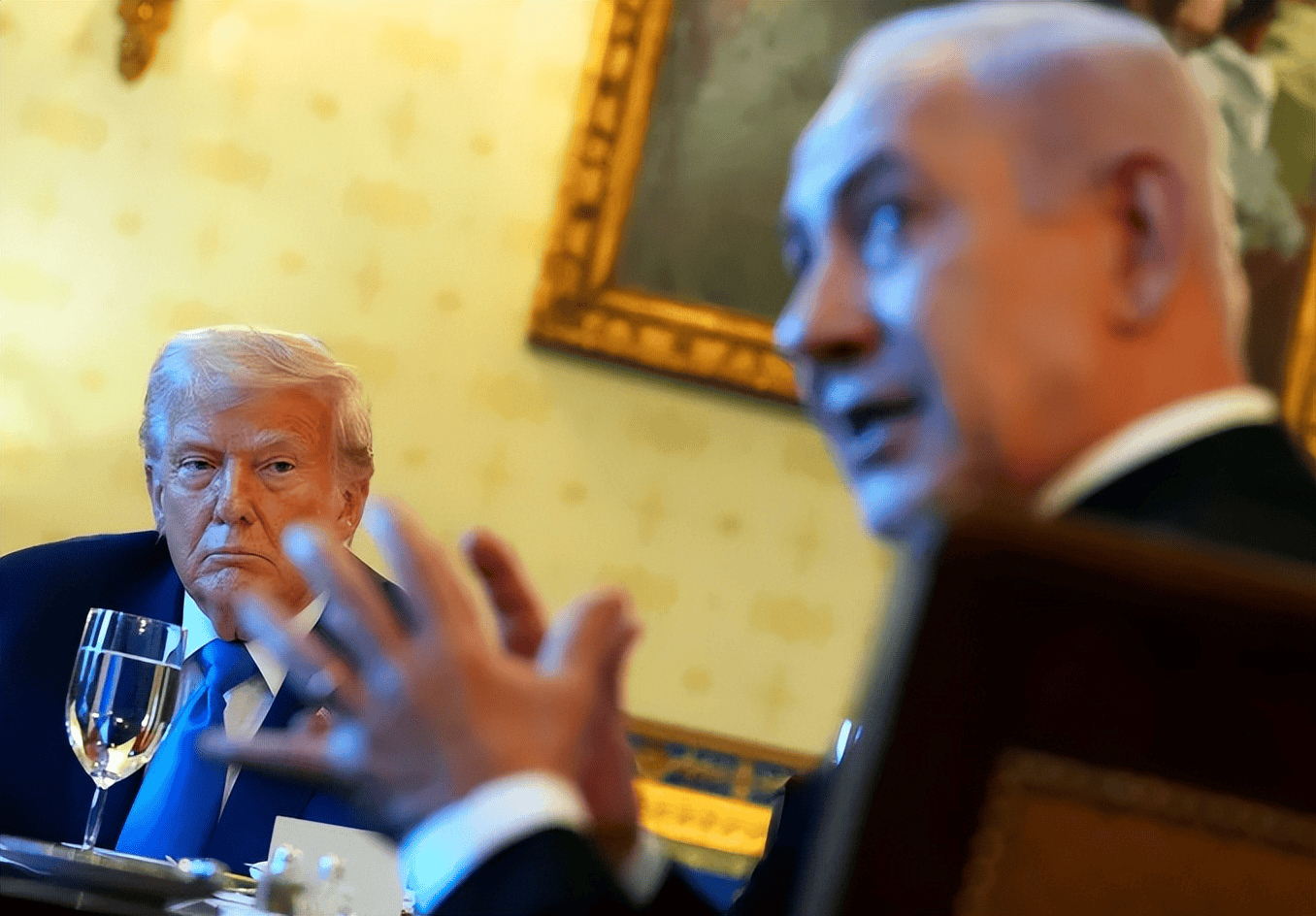 白宫怒骂以色列！特朗真被普惹毛了，内塔尼亚胡被逼登门谢罪