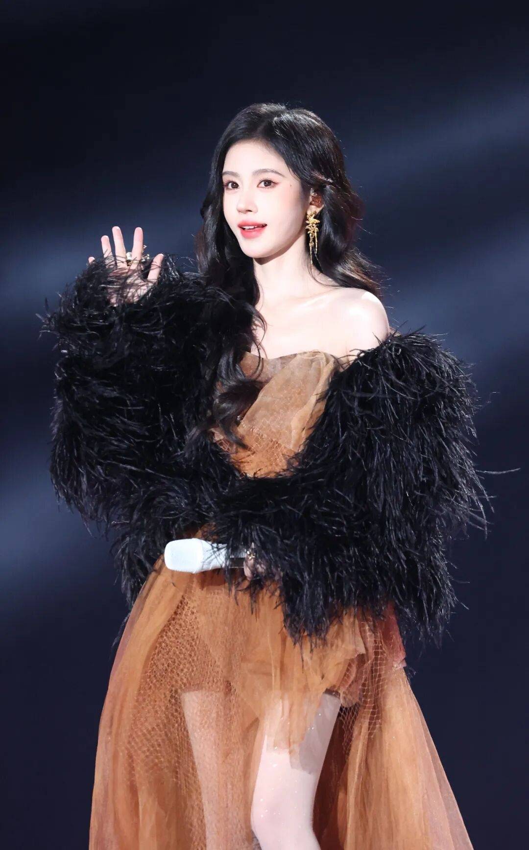 丝芭传媒称鞠婧祎多次编造谎言<strong></p>
<p>四川九洲股票</strong>,“涉嫌严重经济犯罪”,将择日全网公开实名举报