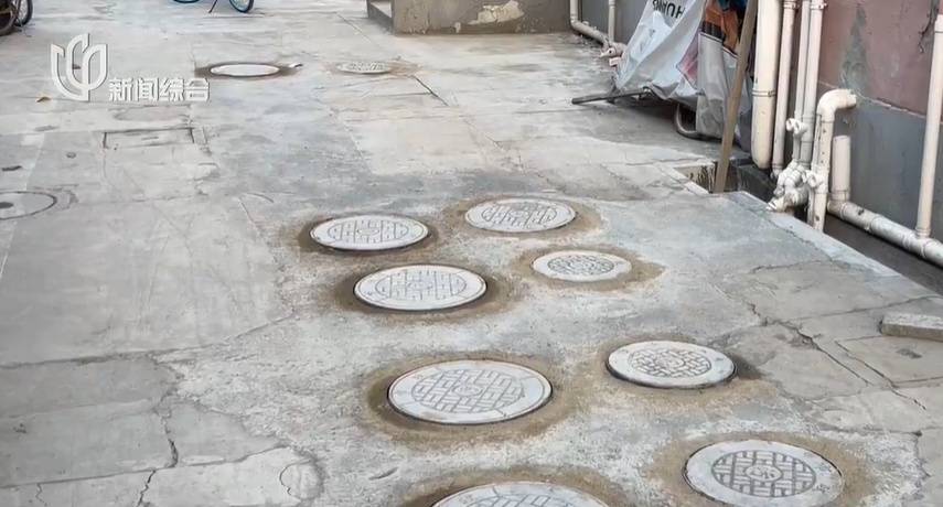 太夸张！上海人比比谁家楼下井盖多！有人家门口100个<strong></p>
<p>芯片股票</strong>，“走路难！到处都像贴膏药”...