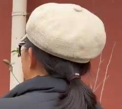 太夸张！上海人比比谁家楼下井盖多！有人家门口100个<strong></p>
<p>芯片股票</strong>，“走路难！到处都像贴膏药”...