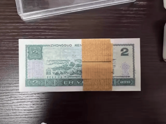 1万多张2元面值人民币被拍卖<strong></p>
<p>中石油股票</strong>，最终以83.16万元成交！