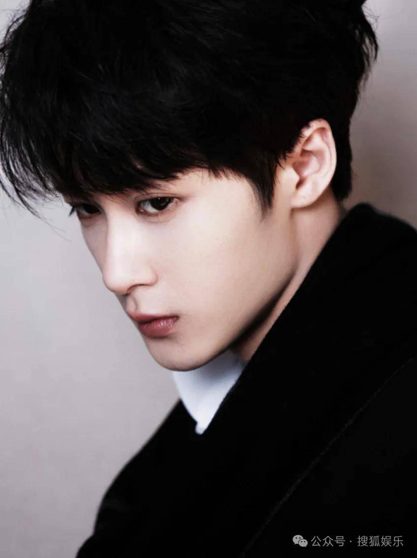 刚开年又曝一对相差15岁的恋情？他这一周两段绯闻真是连环暴击啊<strong></p>
<p>有研新材股票</strong>！