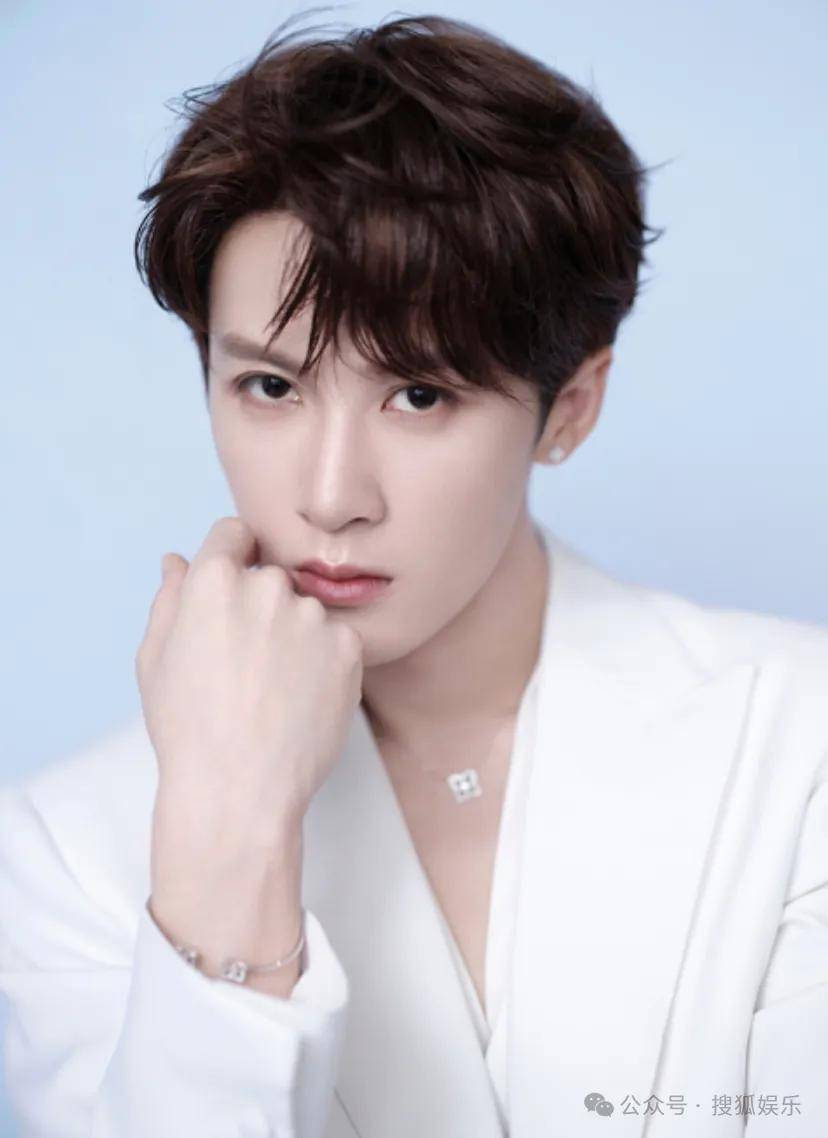 刚开年又曝一对相差15岁的恋情？他这一周两段绯闻真是连环暴击啊<strong></p>
<p>有研新材股票</strong>！