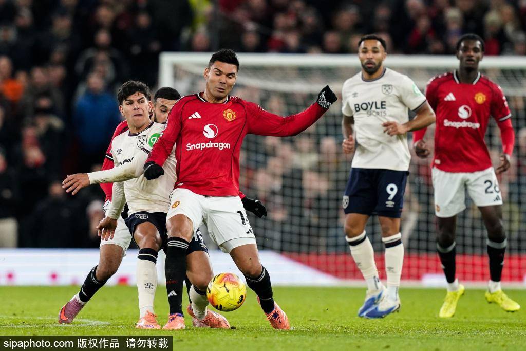 赖特：阿莫林看着梅努表现应感到尴尬，这位青训瑰宝一度被逼离队