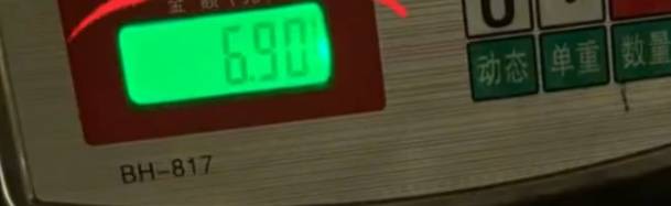 36斤活羊烤完剩6.9斤！商家解释气炸消费者<strong></p>
<p>人民网股票</strong>，网友纷纷化身"神算子"