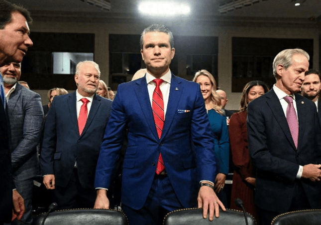 2500名美军杀进霍尔木兹海峡，却连油轮都不敢护送！伊朗这招太狠了