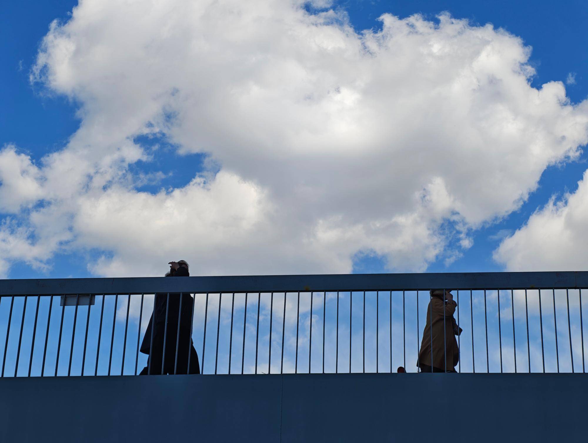出现“雨幡”奇景<strong></p>
<p>京沪高铁股票</strong>，北京今天的云像“天空之城”